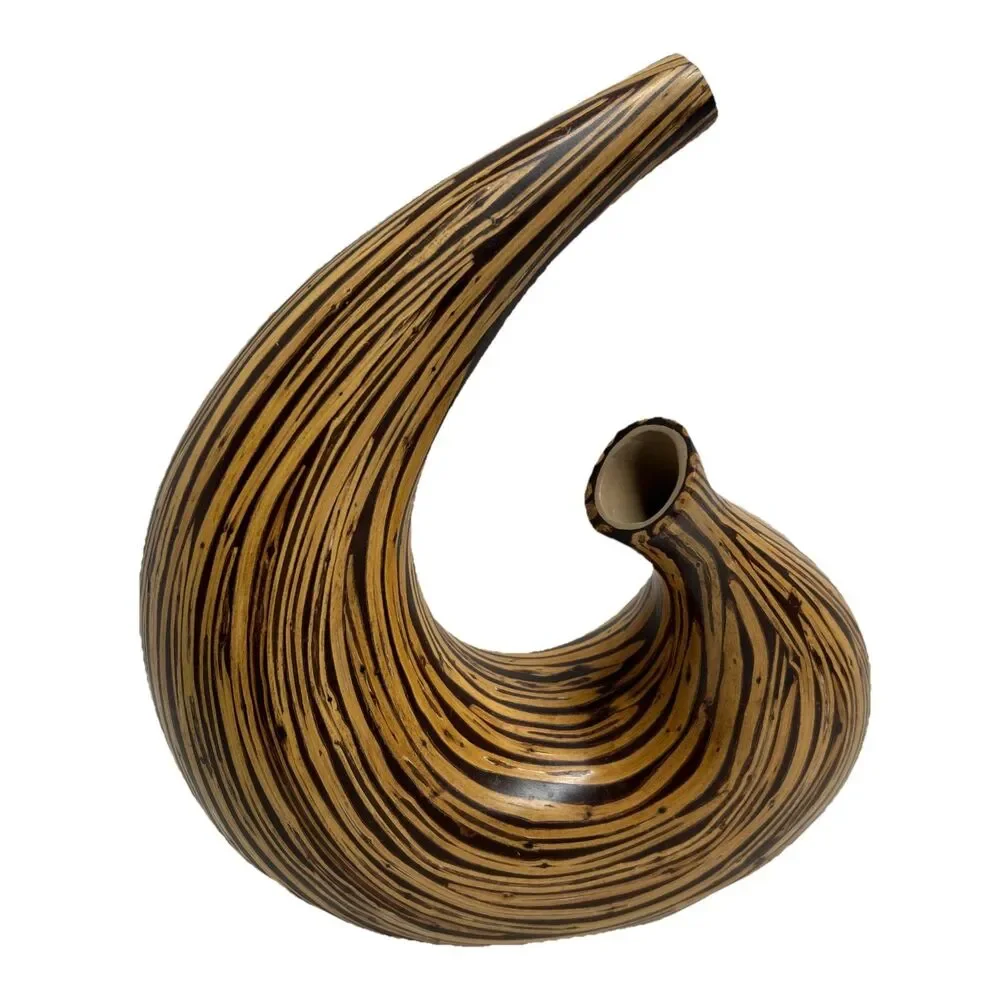 🔥🔥🔥Vintage Vase - Beautiful Design - VGC - Elegant Style - Lovely Centerpiece